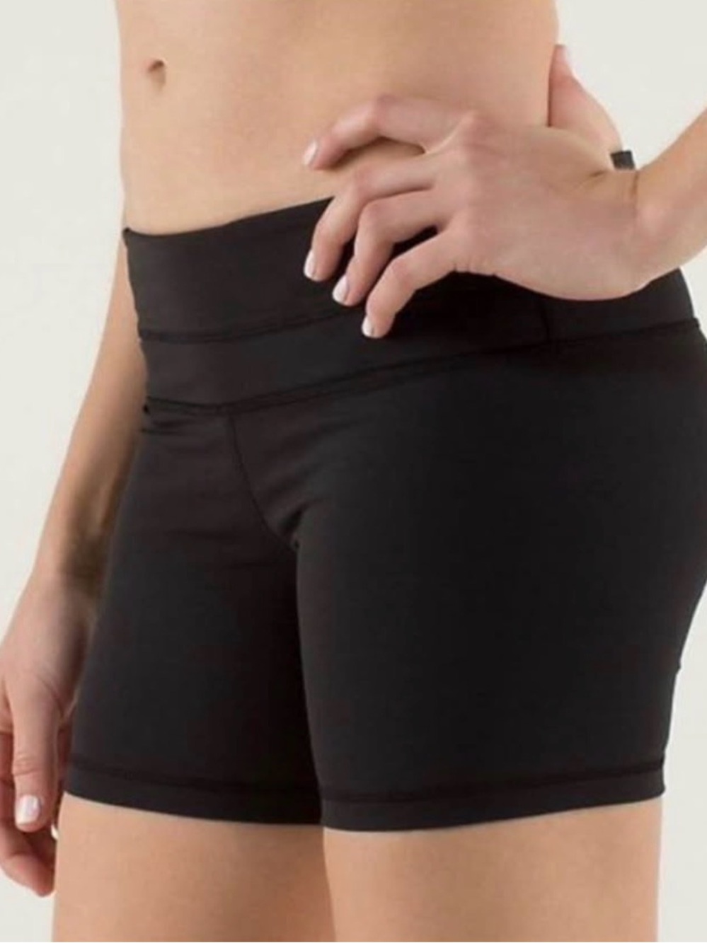 Lululemon Groove Biker Shorts black size 4